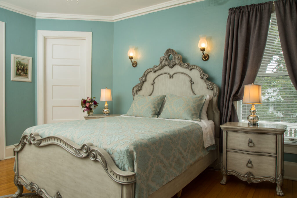 Where to Find the Best Wisconsin Fall Colors Near our Bed and Breakfast 7 The Ella & Fred Room at Ringling House in Baraboo, near all the best Wisconsin Fall Colors.