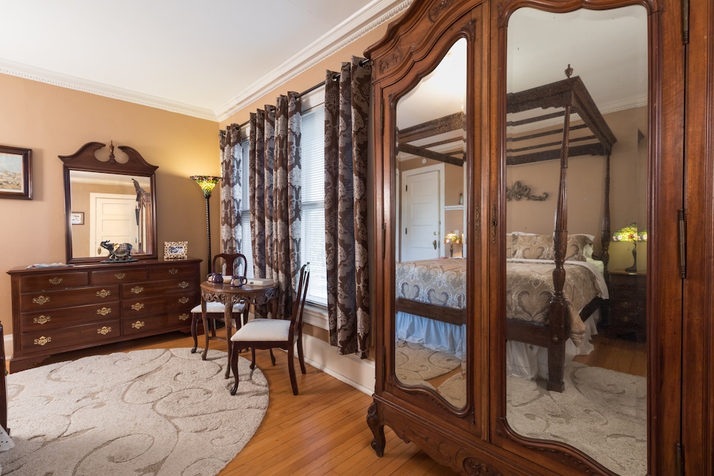 Small Towns in Wisconsin, interior of our Baraboo Bed and Breakfast with antique furnishings 