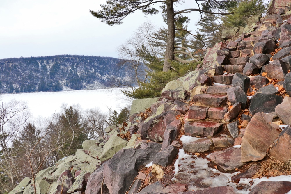 Things to do in Baraboo, WI This Winter / Winter at Devil's Lake State Park